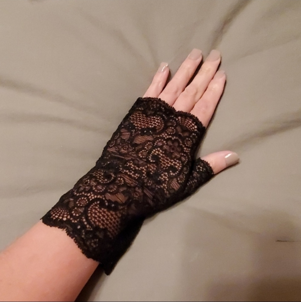 European Lace Gloves